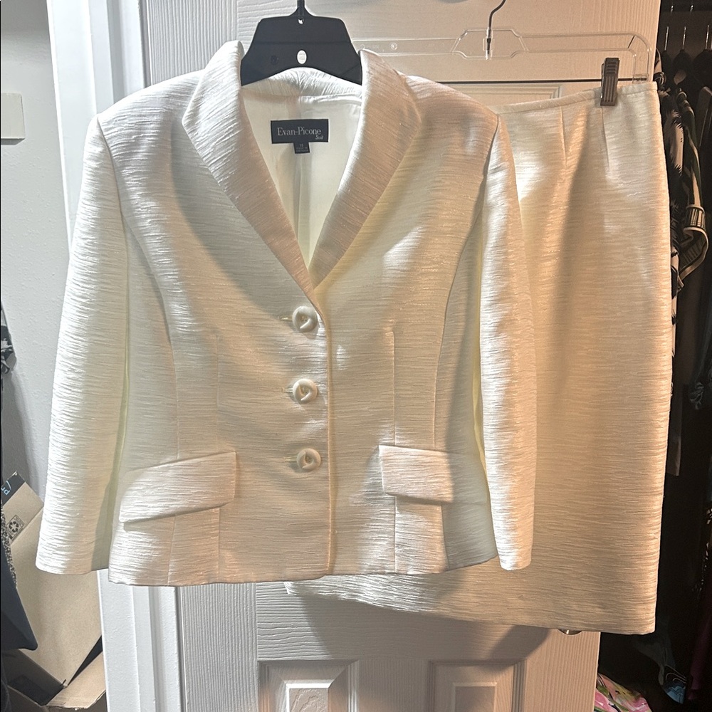 Evan Picone Women's Metallic Off White  Blazer and Skirt Set
